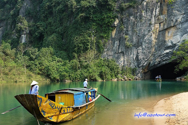 Take a visit Phong Nha Cave (is also know as Dry Cave)