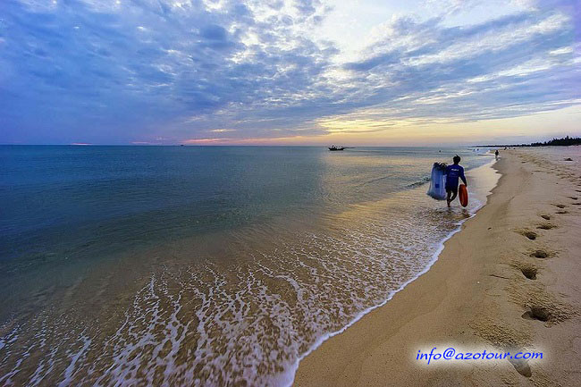 Swimming at Nhat Le Beach 