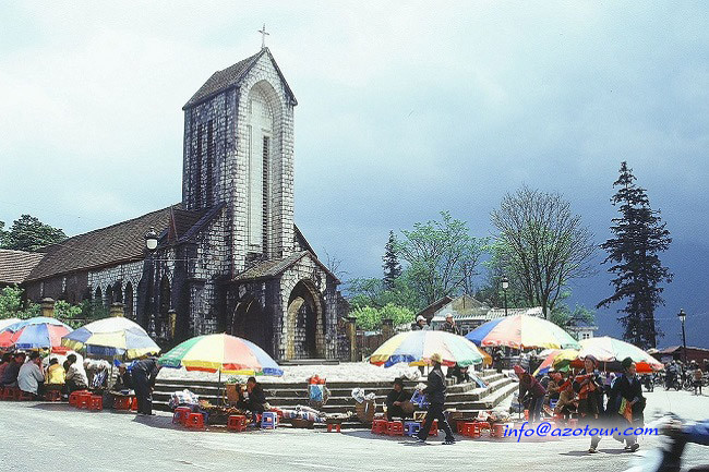 The Mysterious Beauty of the Mountain Town