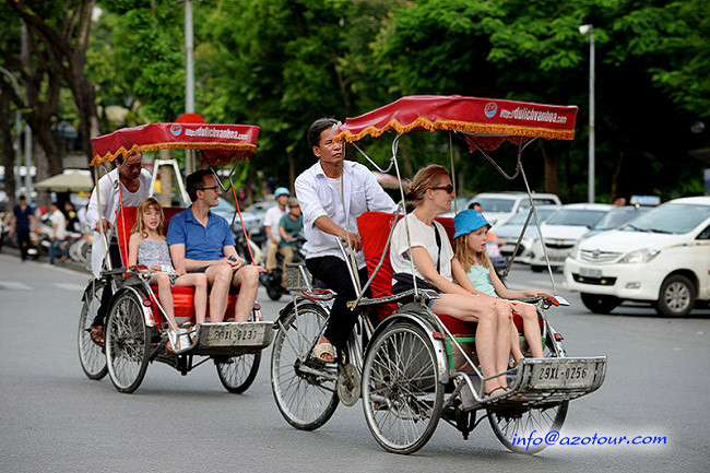 Experience 1 round by Cyclo in Hanoi