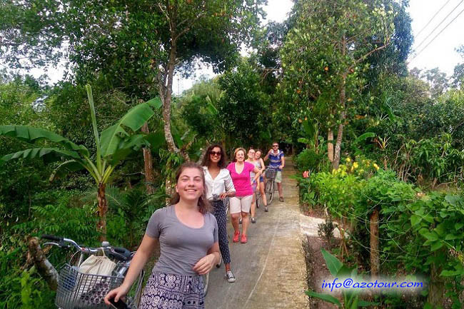 ide your bike down the Mekong