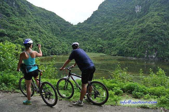 Take biking trip in Viet Hai Ancient Village 