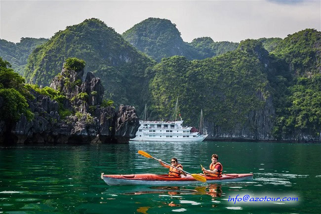 Take kayaking on Halong Bay 