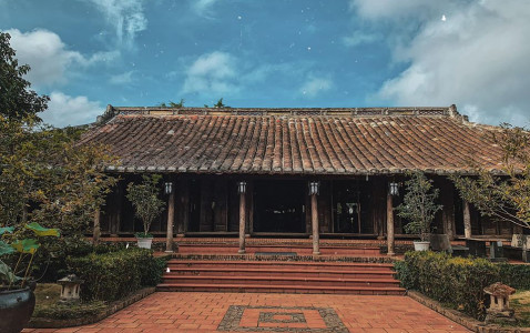 Central Vietnam: Danang - Hoian - Hue Central Vietnam: Danang - Hoian - Hue